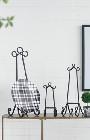 Easels & Pedestals